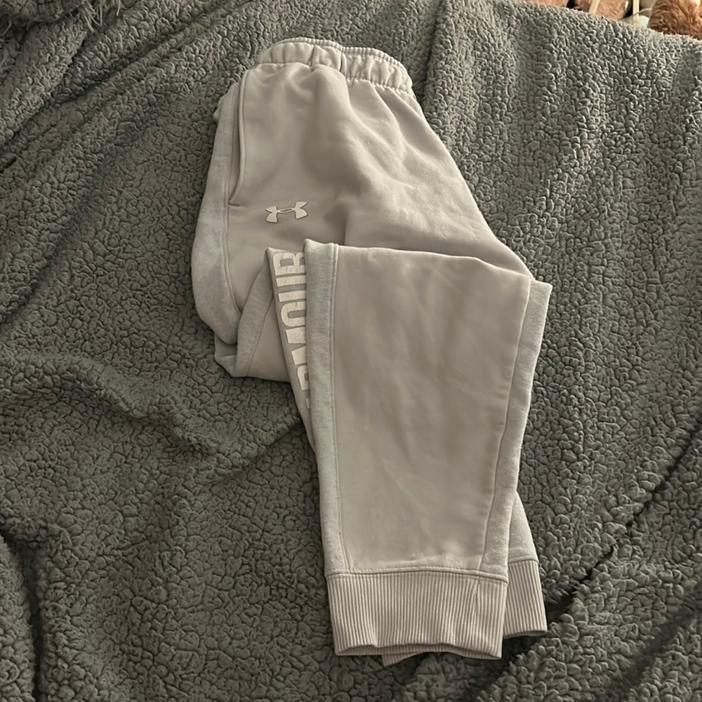 Youth Underarmour sweatpants YXL